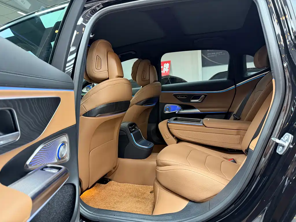 Mercedes-Benz E-Class — миниатюра 13