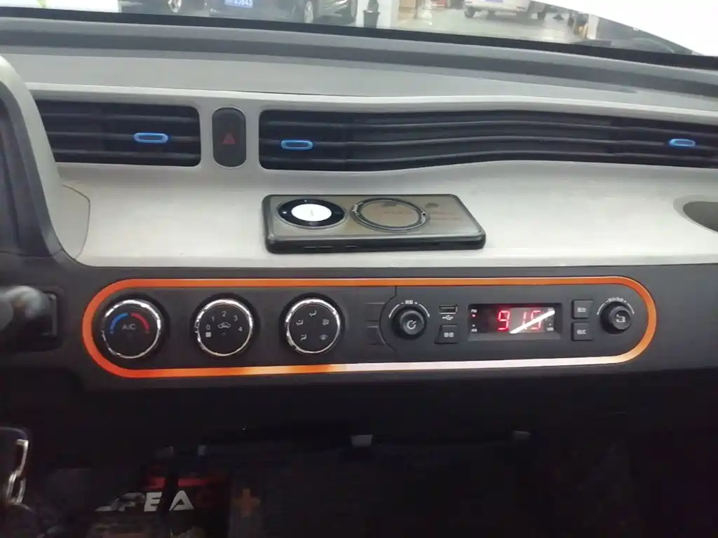Wuling MINIEV — миниатюра 13