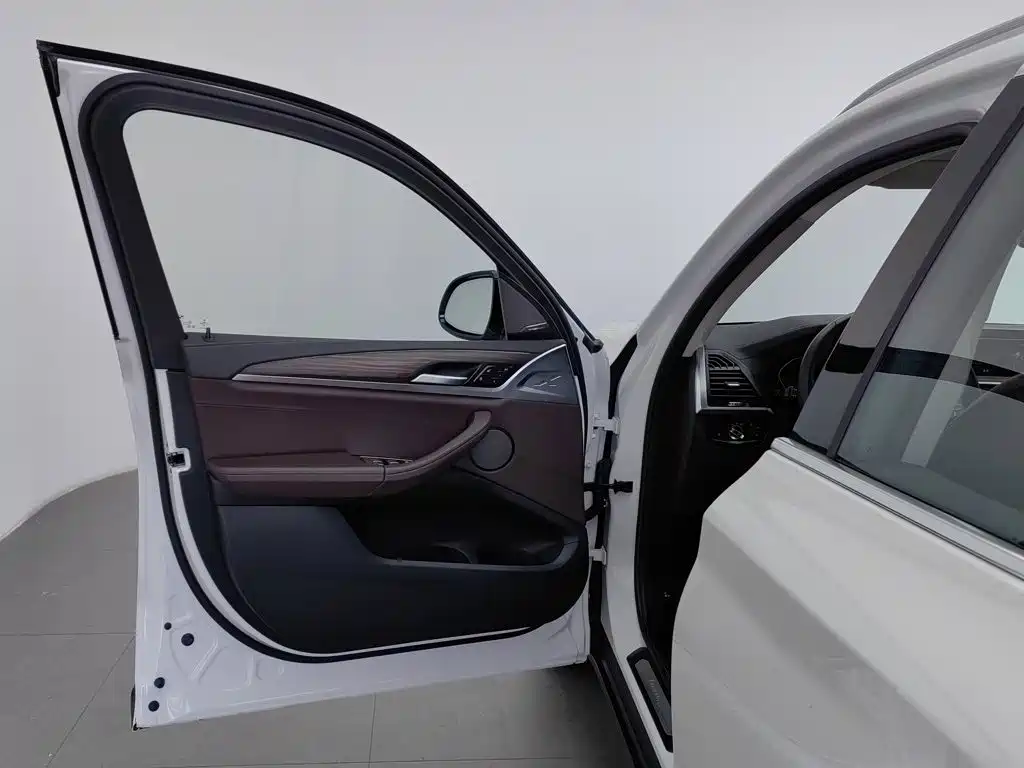 BMW X3 — миниатюра 8