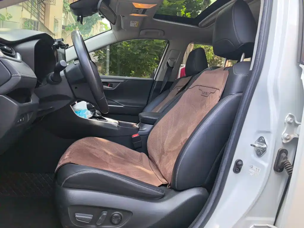 Toyota RAV4 — миниатюра 11