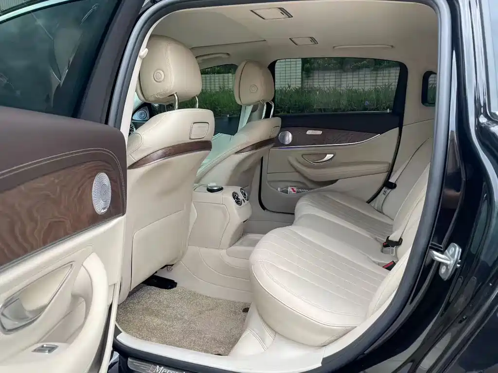 Mercedes-Benz E-Class — миниатюра 4