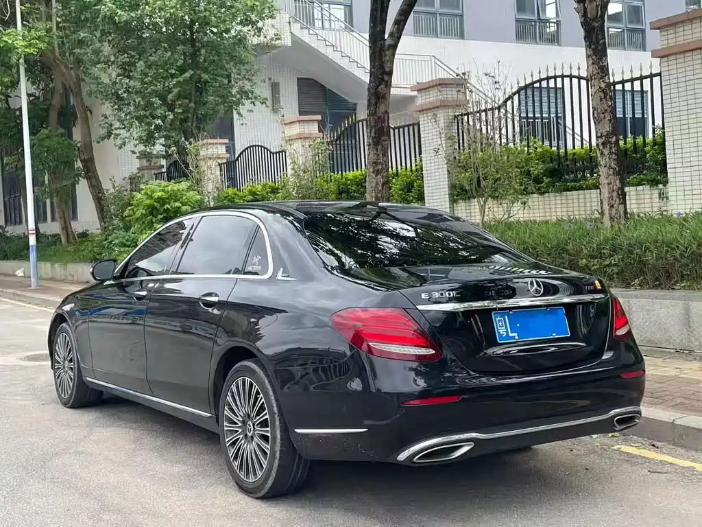 Mercedes-Benz E-Class — миниатюра 2
