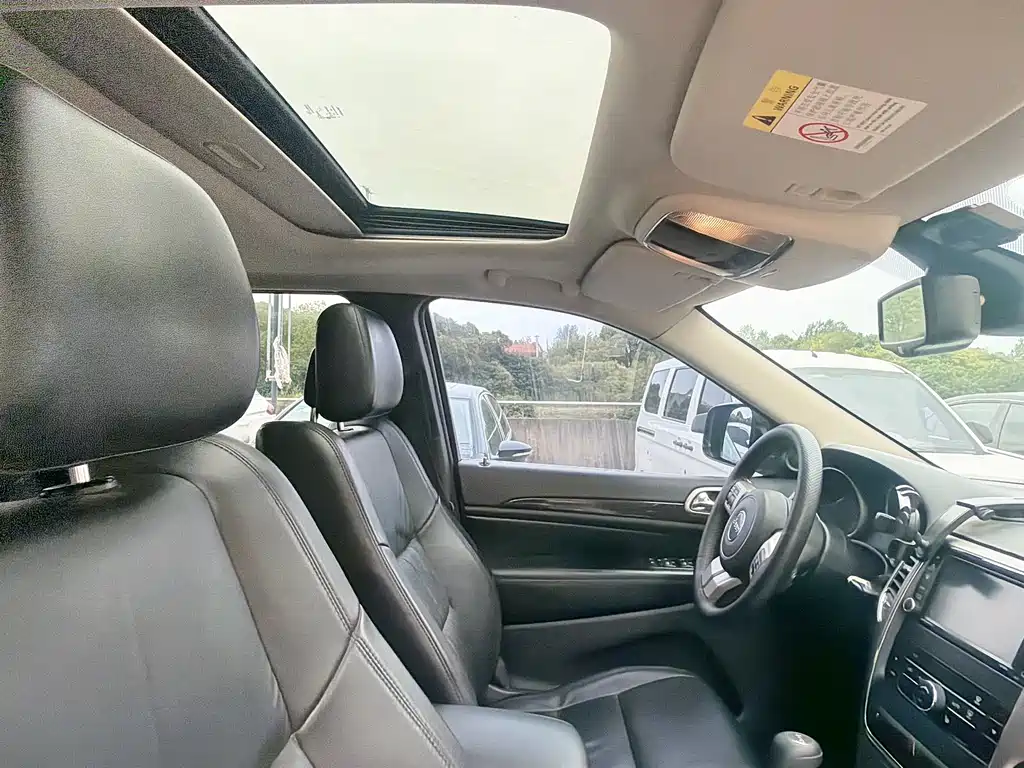 Jeep Grand Cherokee (Import) — миниатюра 17