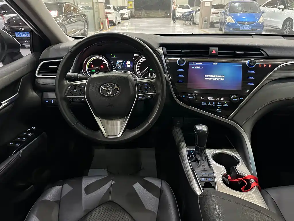 Toyota Camry — миниатюра 6