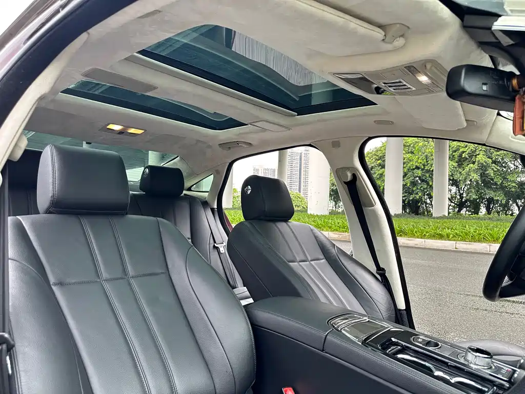 Jaguar XJ — миниатюра 12