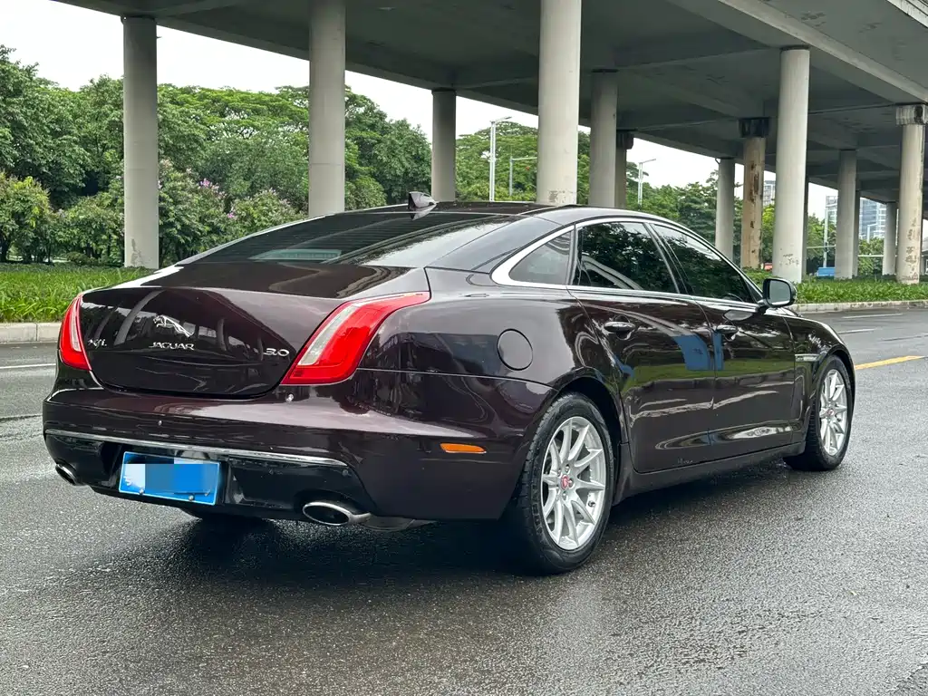 Jaguar XJ — миниатюра 18