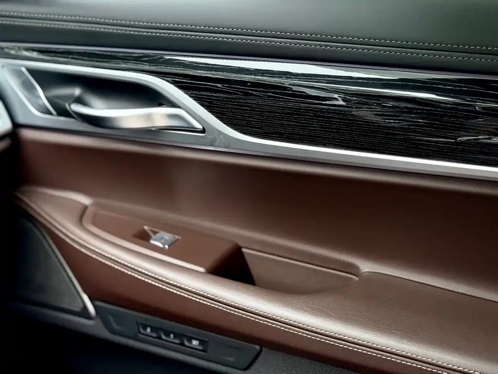 BMW 7 Series — миниатюра 16