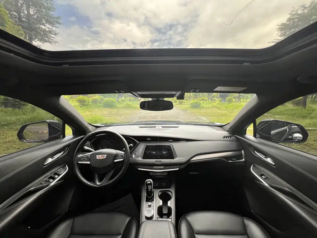 Cadillac XT4 — миниатюра 8