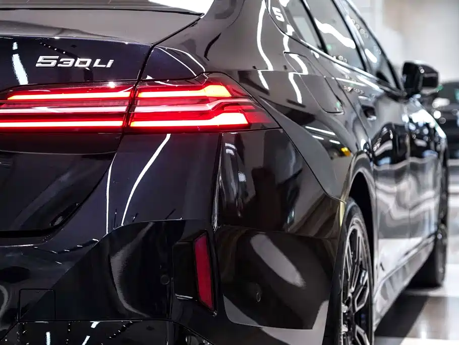 BMW 5 Series — миниатюра 9
