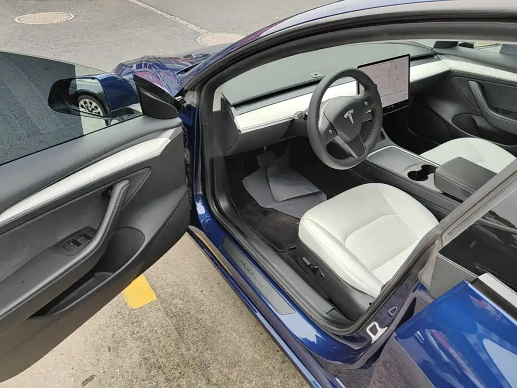 Tesla Model 3 — миниатюра 16