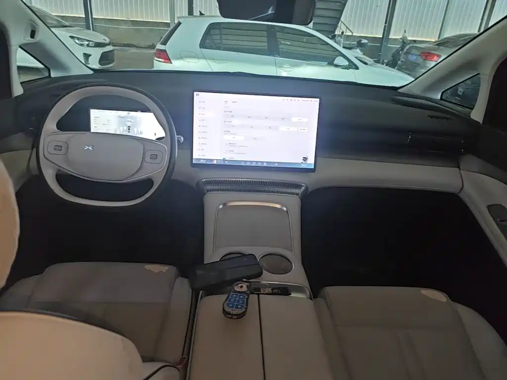 XPeng X9 — миниатюра 10