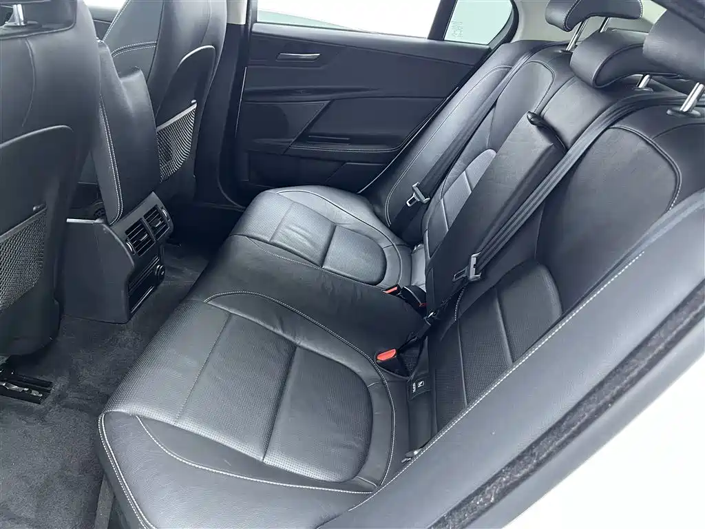 Jaguar XE 2015 2.0T 200PS R-Sport