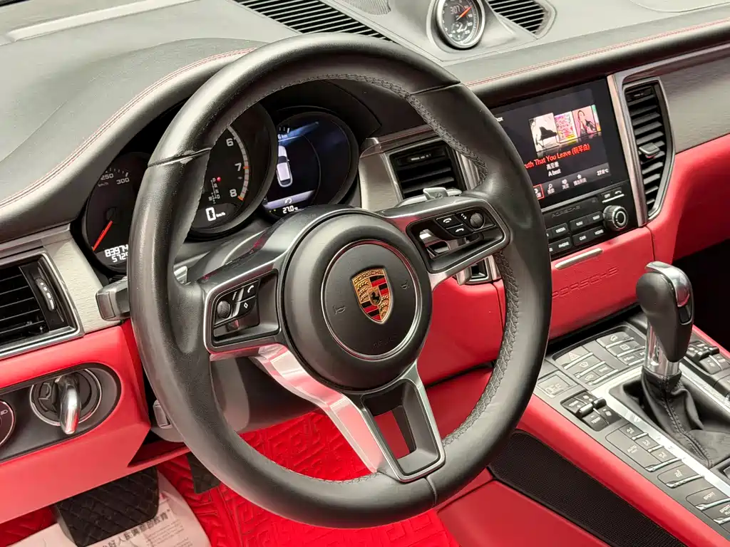 Porsche Macan — миниатюра 8