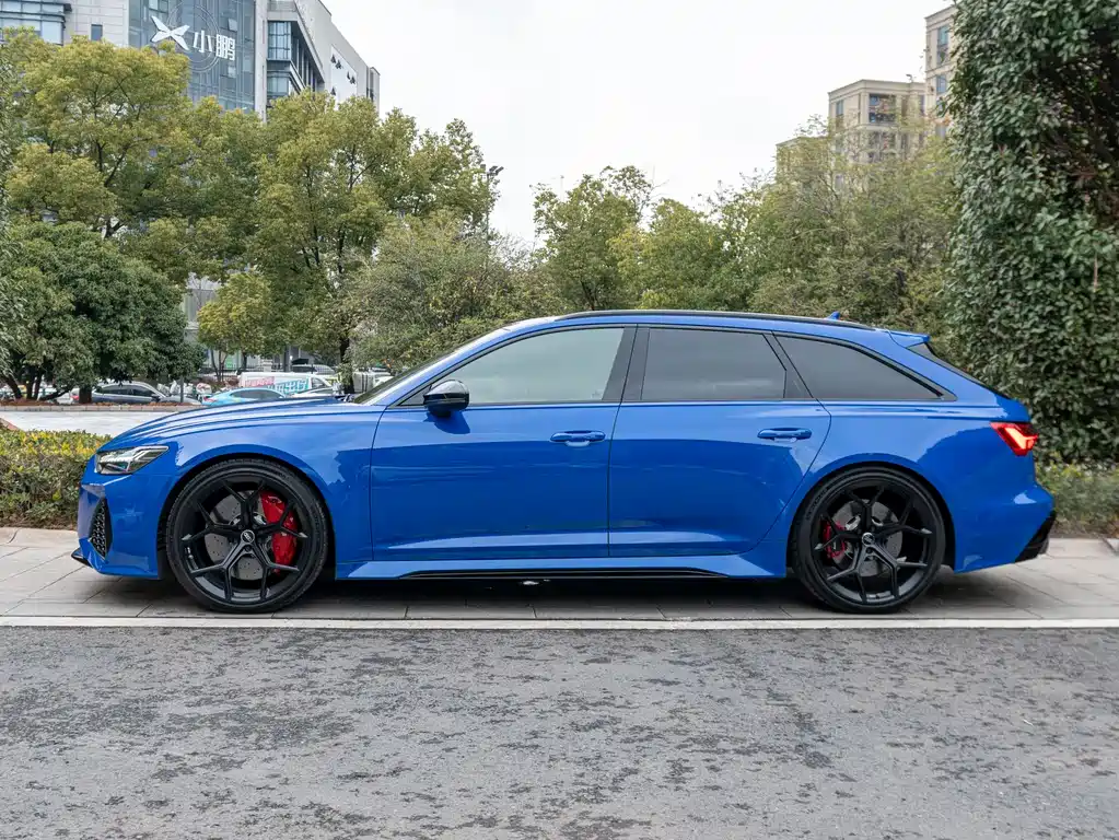 AUDI RS 6
