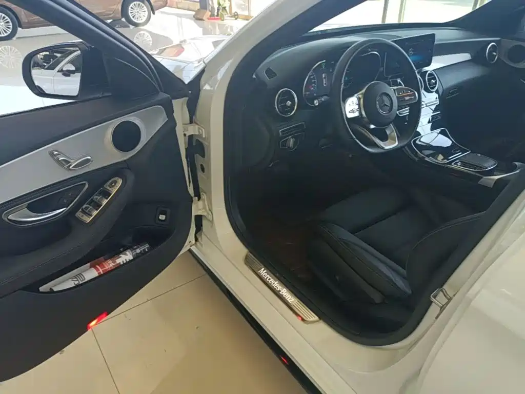 Mercedes-Benz C-Class — миниатюра 16