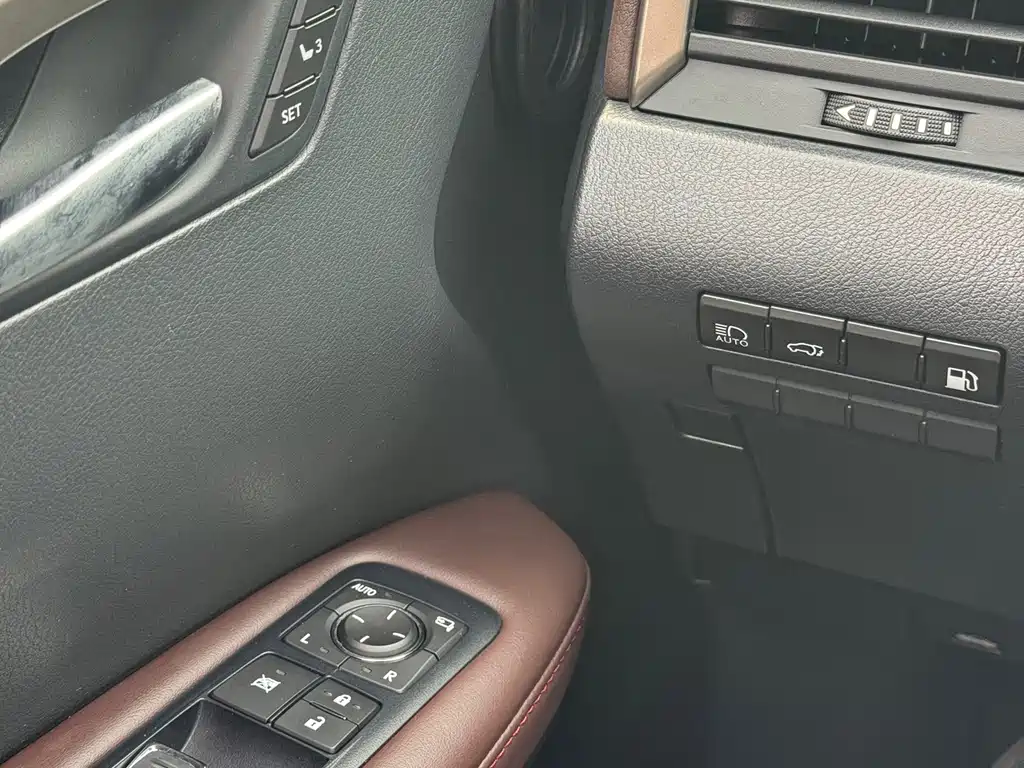 Lexus RX — миниатюра 15