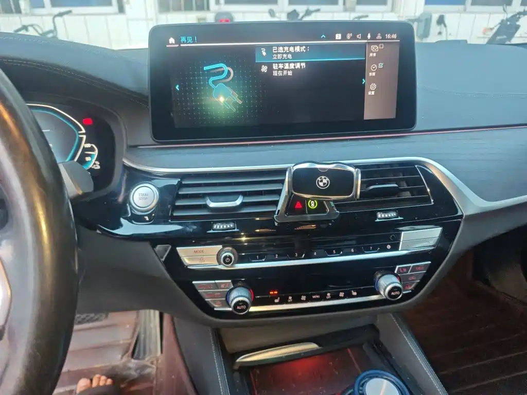 BMW 5 Series New Energy — миниатюра 9