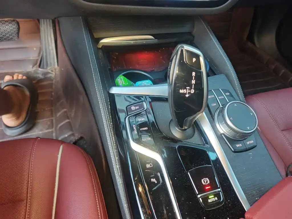 BMW 5 Series New Energy — миниатюра 10