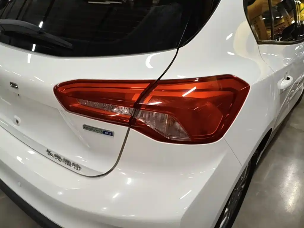 Ford Focus — миниатюра 8