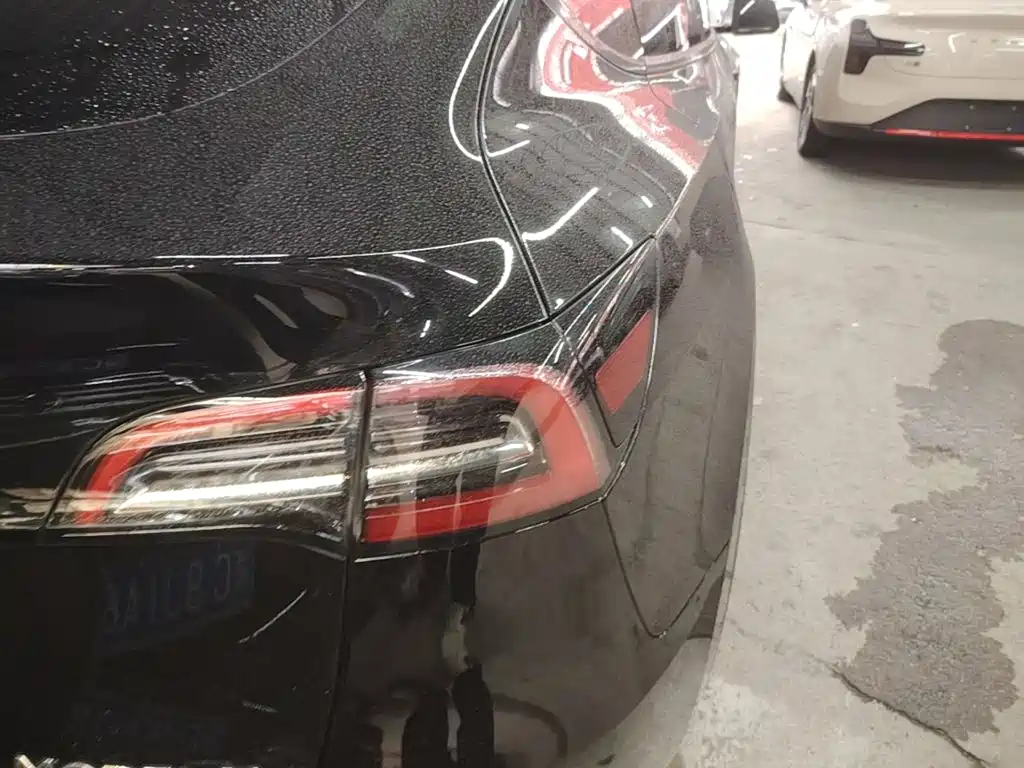 Tesla Model Y — миниатюра 8