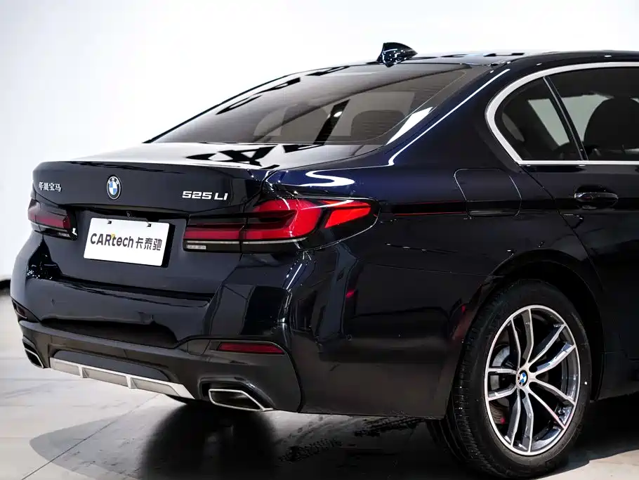 BMW 5 Series — миниатюра 9
