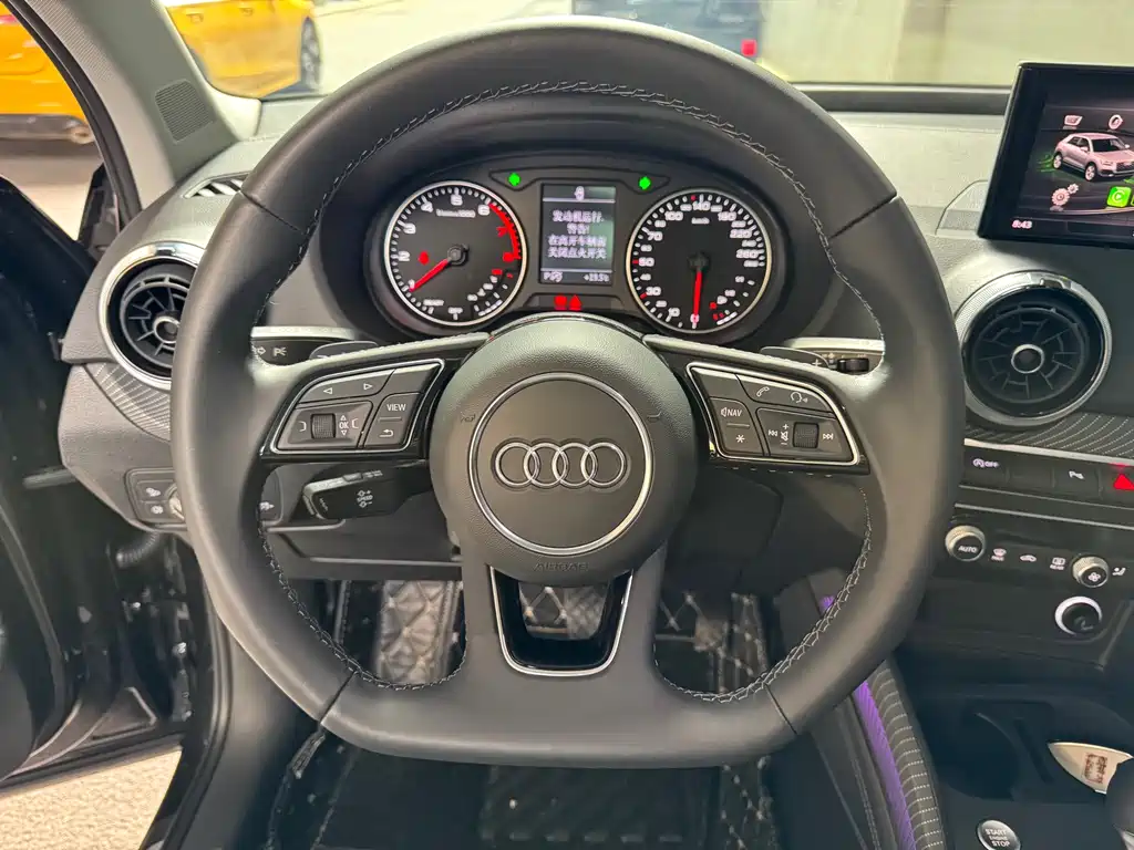 Audi Q2L 2022 35 TFSI Fashion