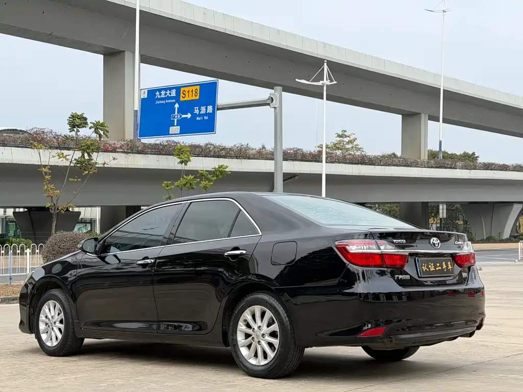 TOYOTA CAMRY