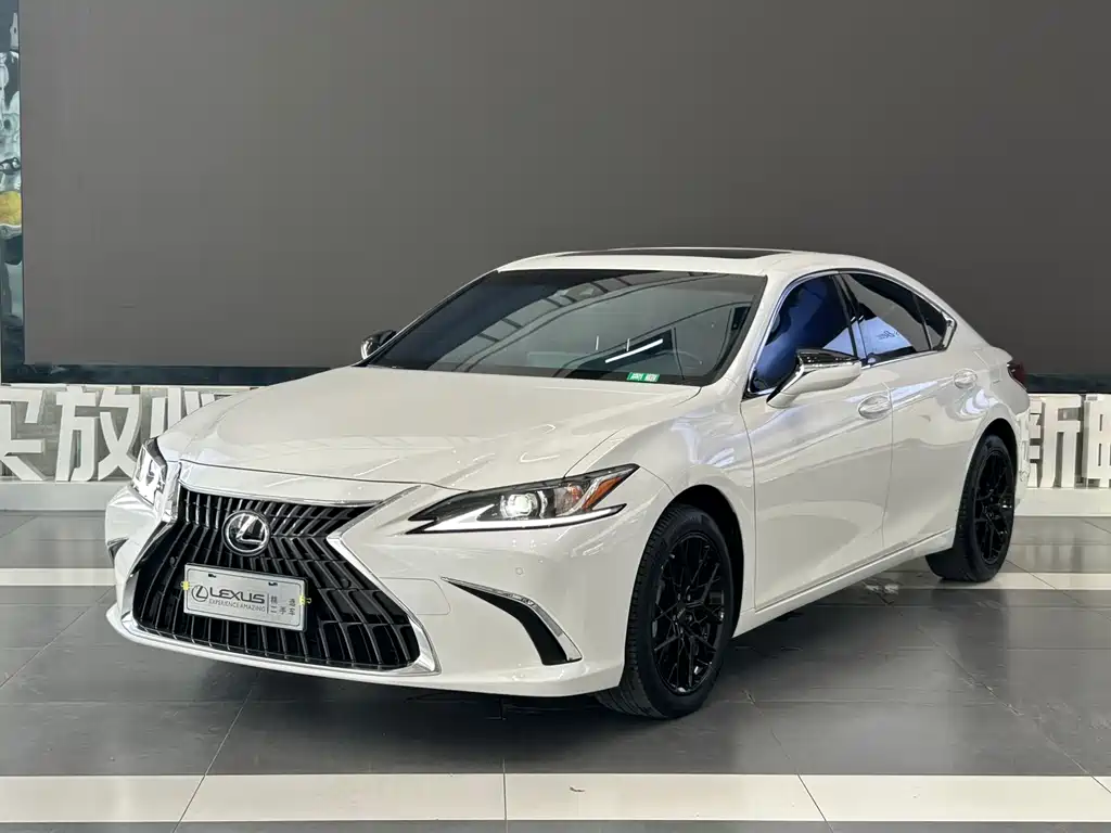 Lexus ES 2024