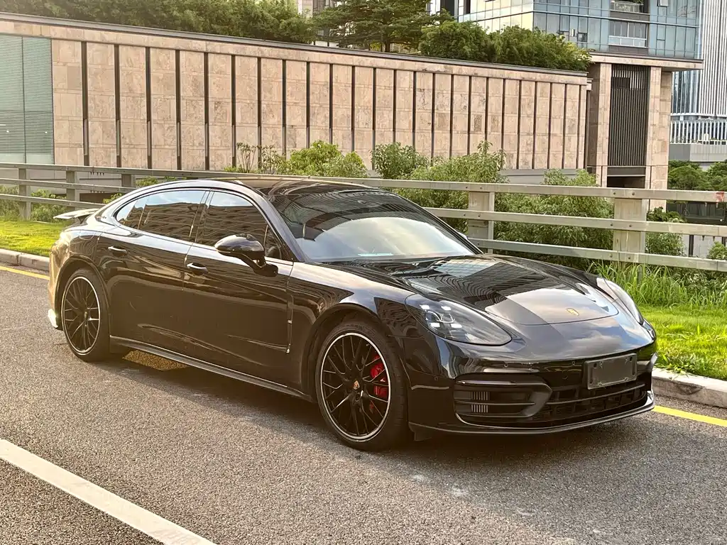 PORSCHE PANAMERA