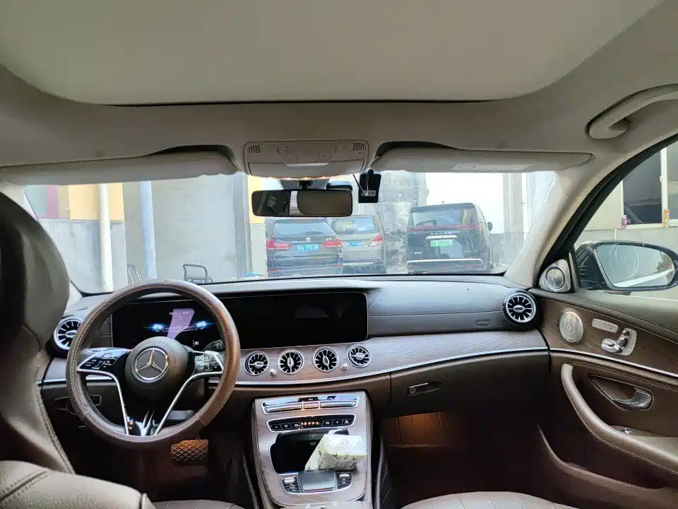 Mercedes-Benz E-Class — миниатюра 3