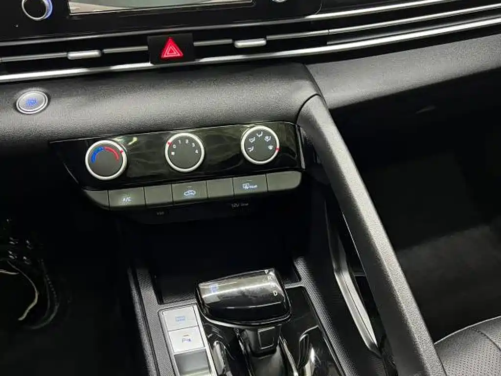 Hyundai Elantra — миниатюра 12