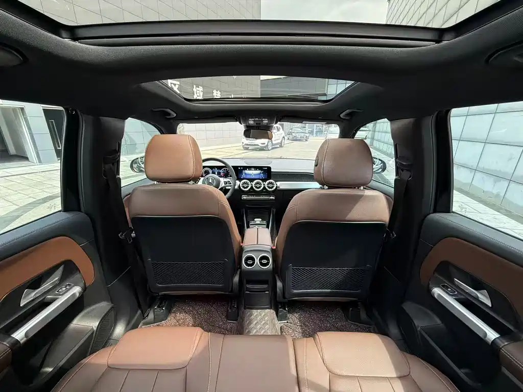 Mercedes-Benz GLB — миниатюра 14