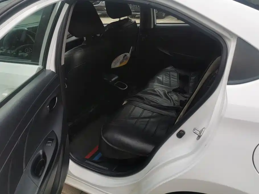 Toyota Yaris L — миниатюра 11