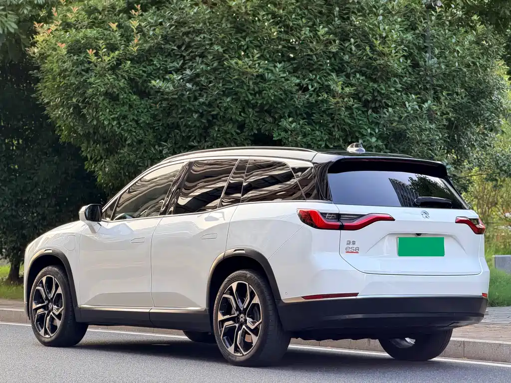 NIO ES8 2020 415KM мест