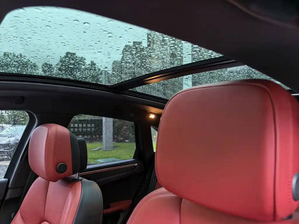 Porsche Macan — миниатюра 9