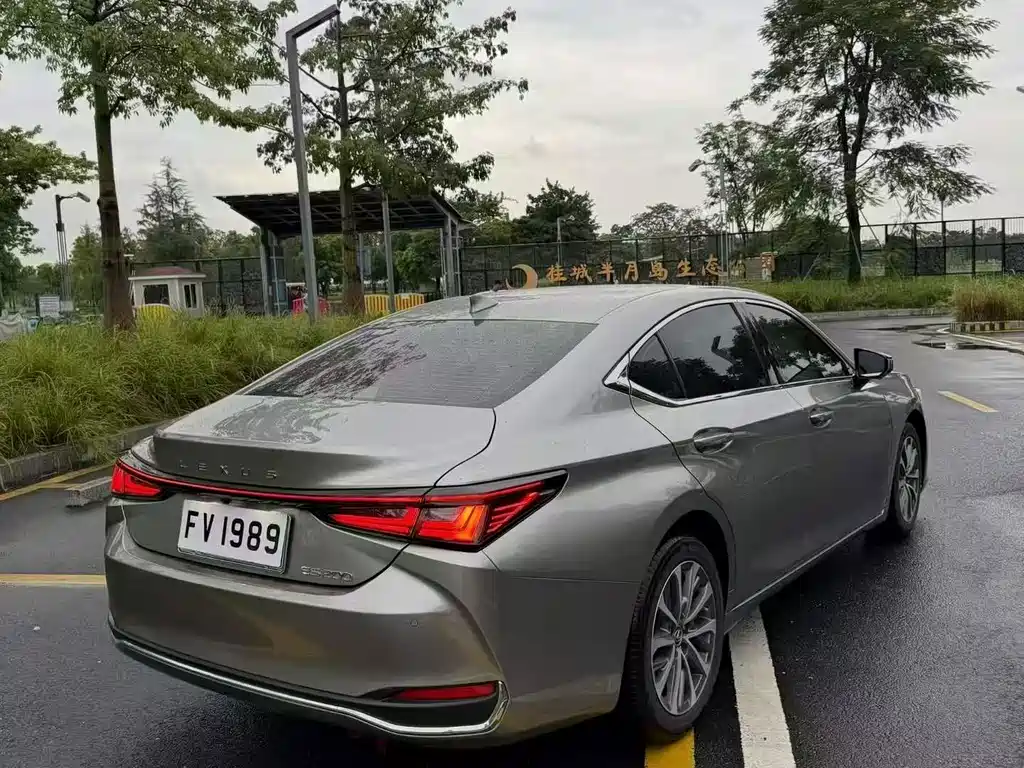 Lexus ES — миниатюра 4