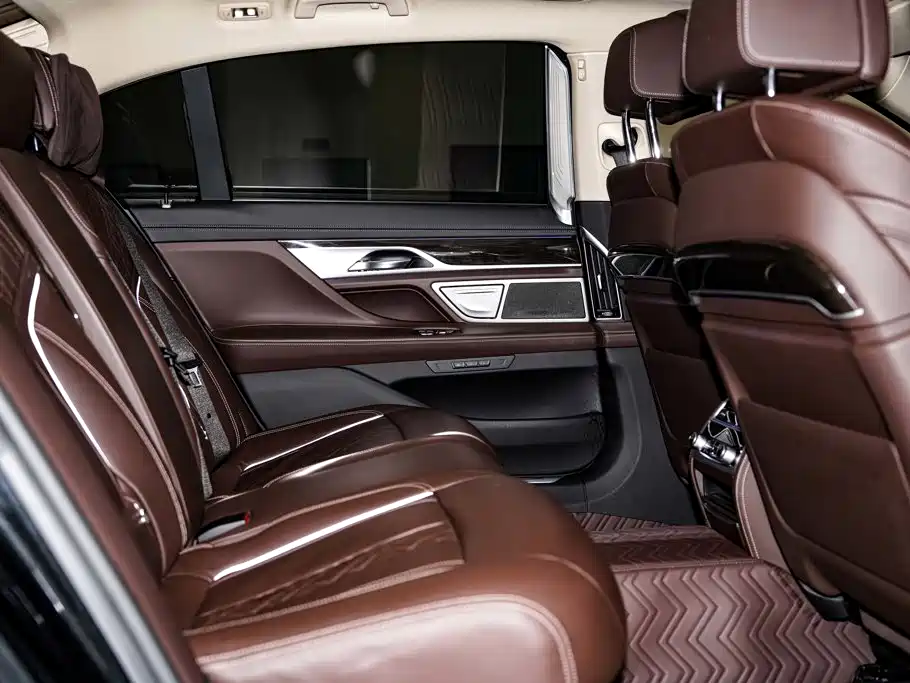 BMW 7 Series — миниатюра 26