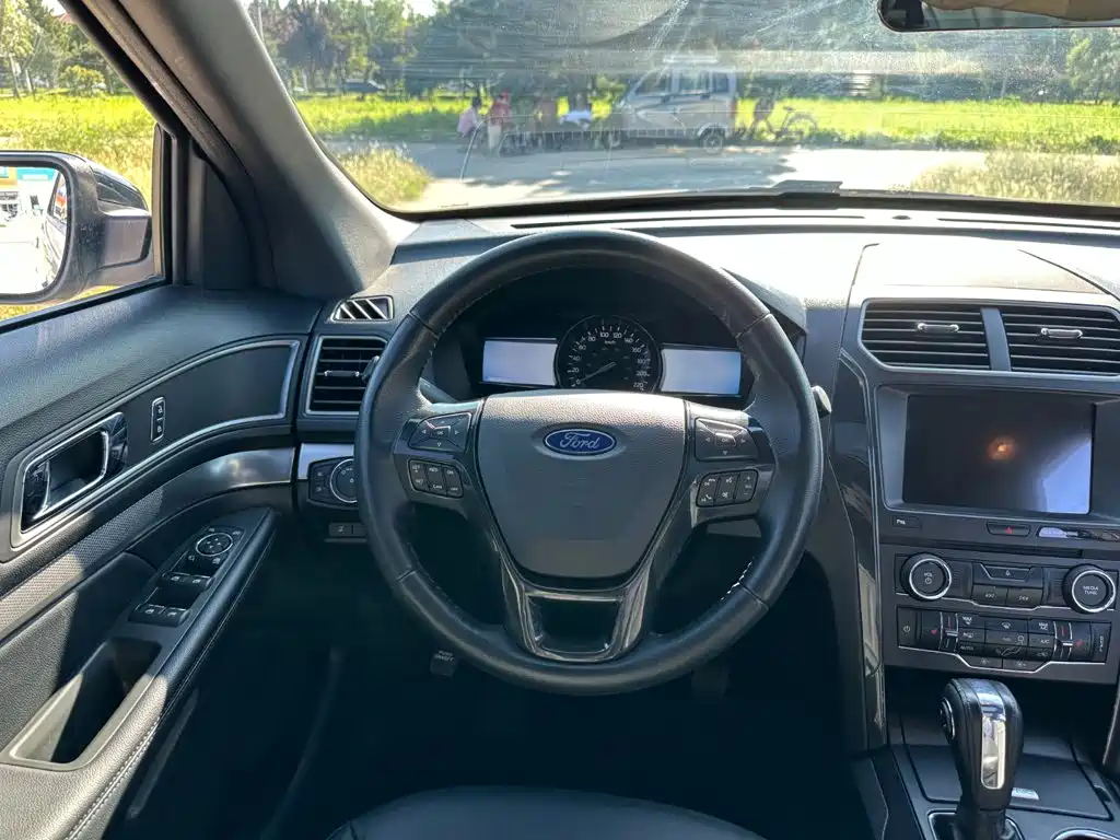 Ford Explorer (Import) — миниатюра 22