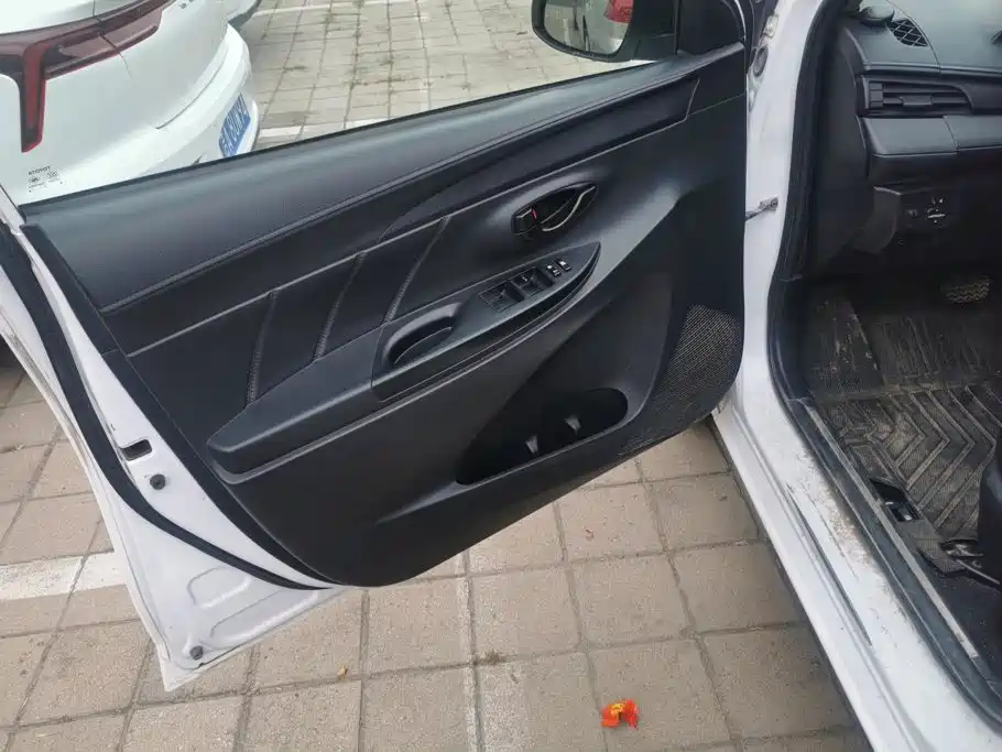 Toyota Yaris L — миниатюра 7