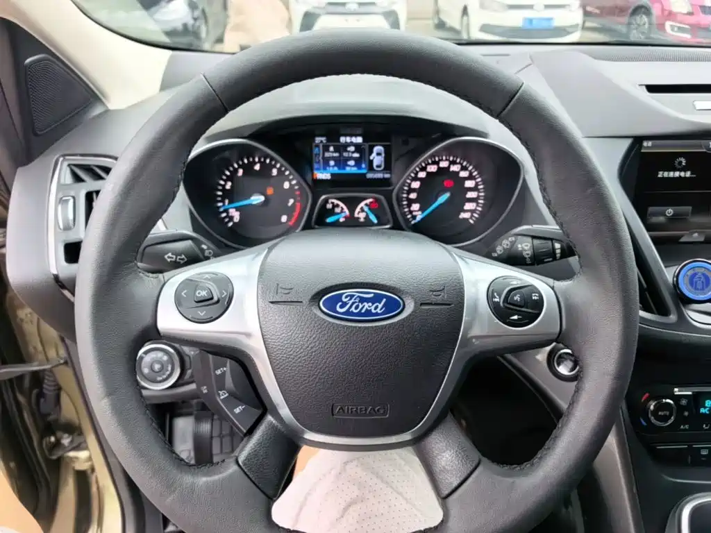 Ford Kuga — миниатюра 11