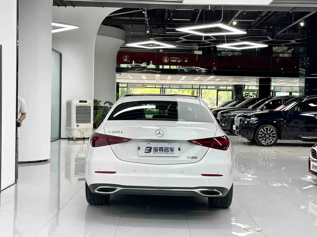 Mercedes-Benz C-Class — миниатюра 11
