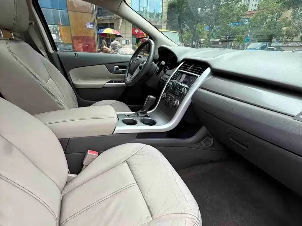 Ford Edge (Import) — миниатюра 8