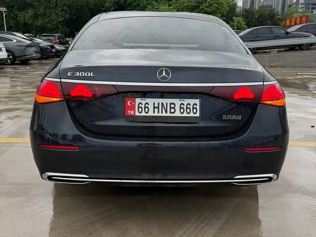 Mercedes-Benz E-Class — миниатюра 9