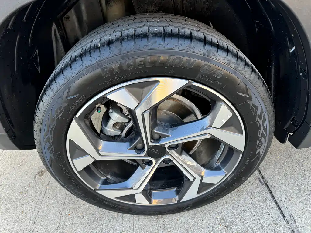 GEELY AUTOMOBILE BOYUE L