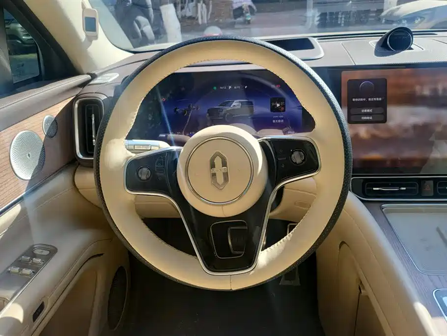 AITO ASK THE WORLD M9