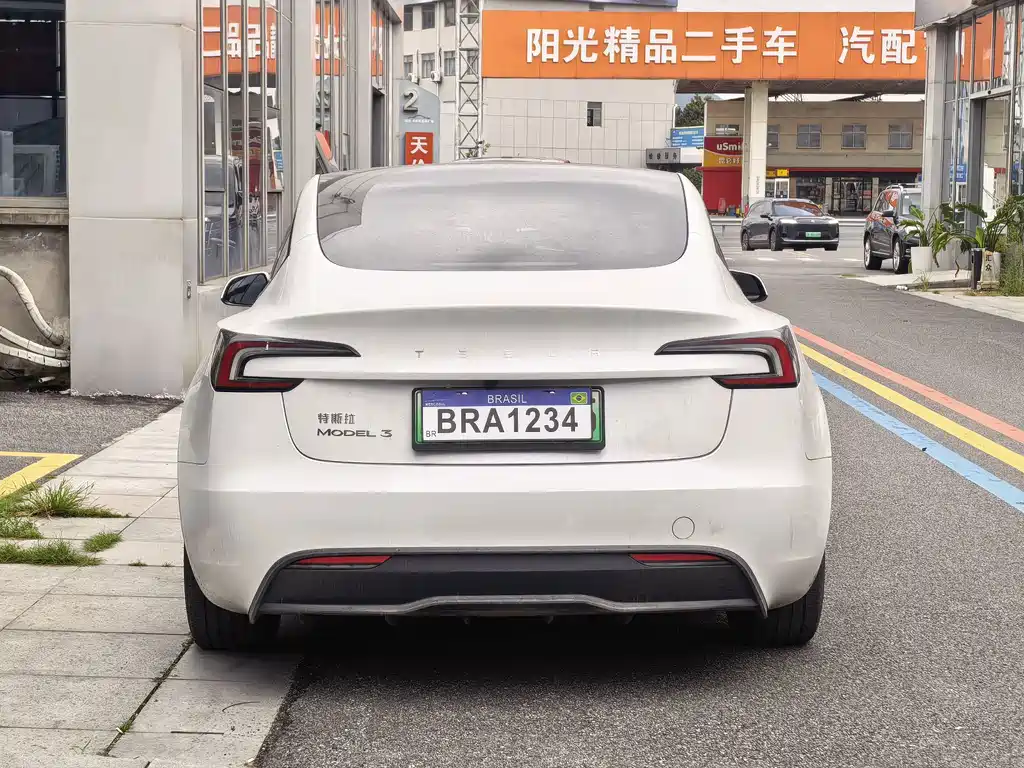 Tesla Model 3 — миниатюра 11
