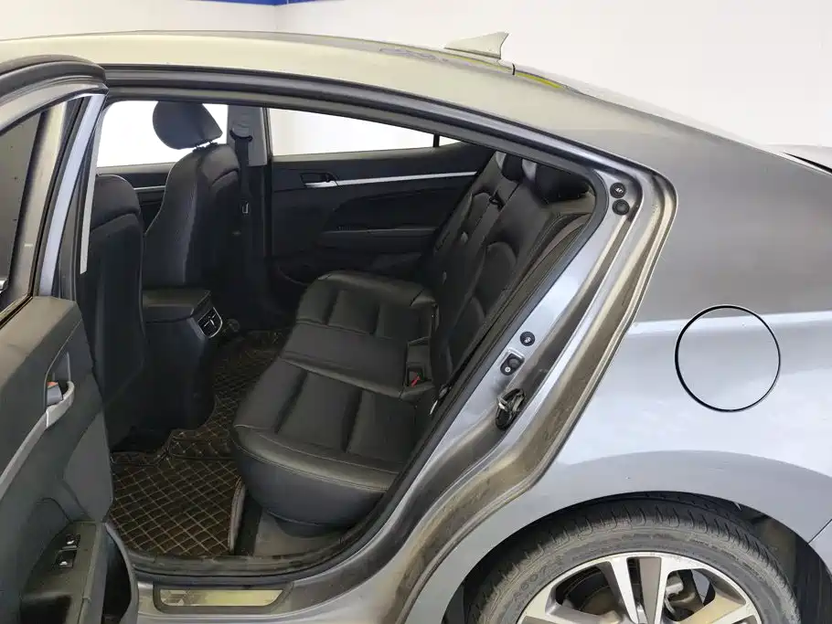 Hyundai Elantra — миниатюра 11
