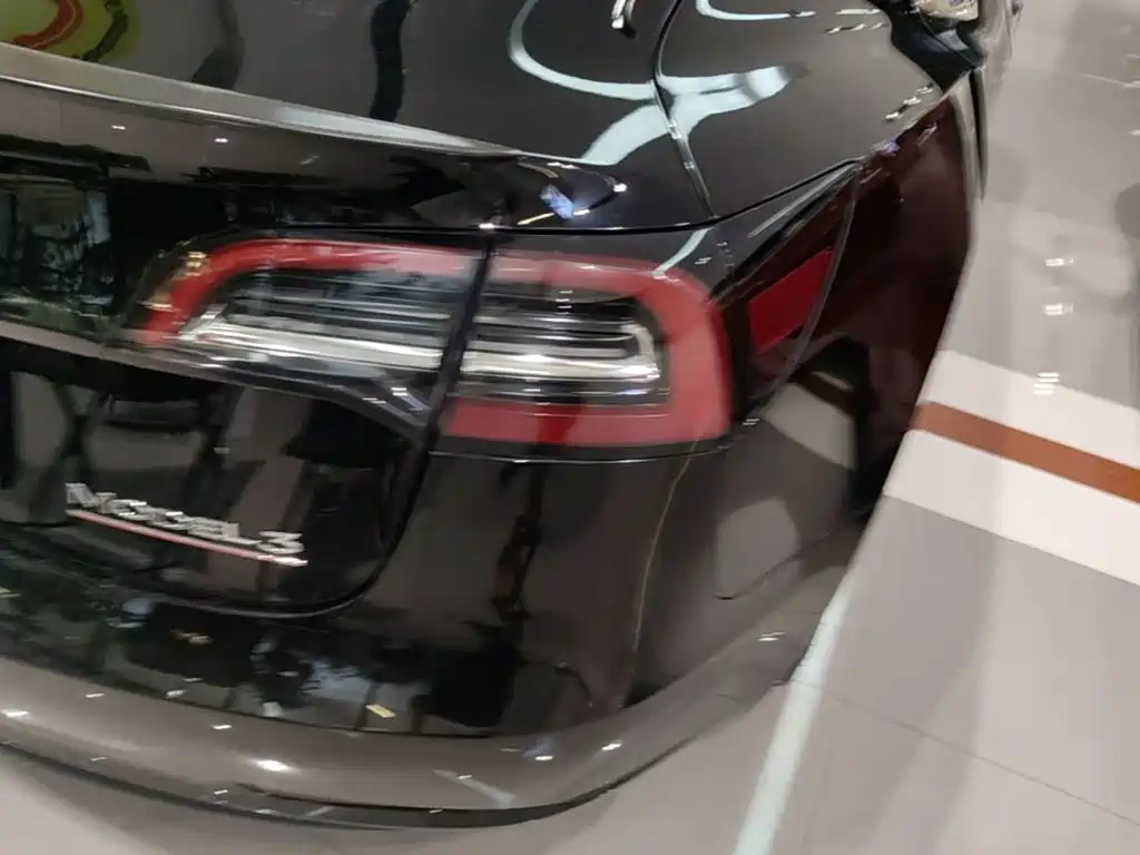 Tesla Model 3 — миниатюра 8