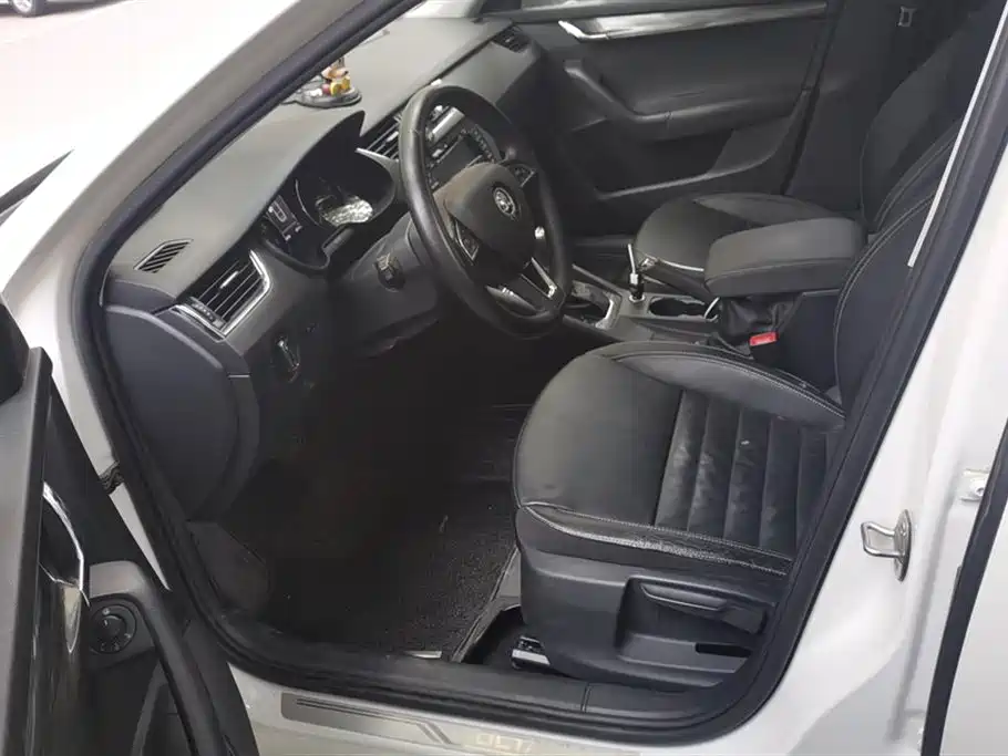 Skoda Octavia 2017 1.6L AT