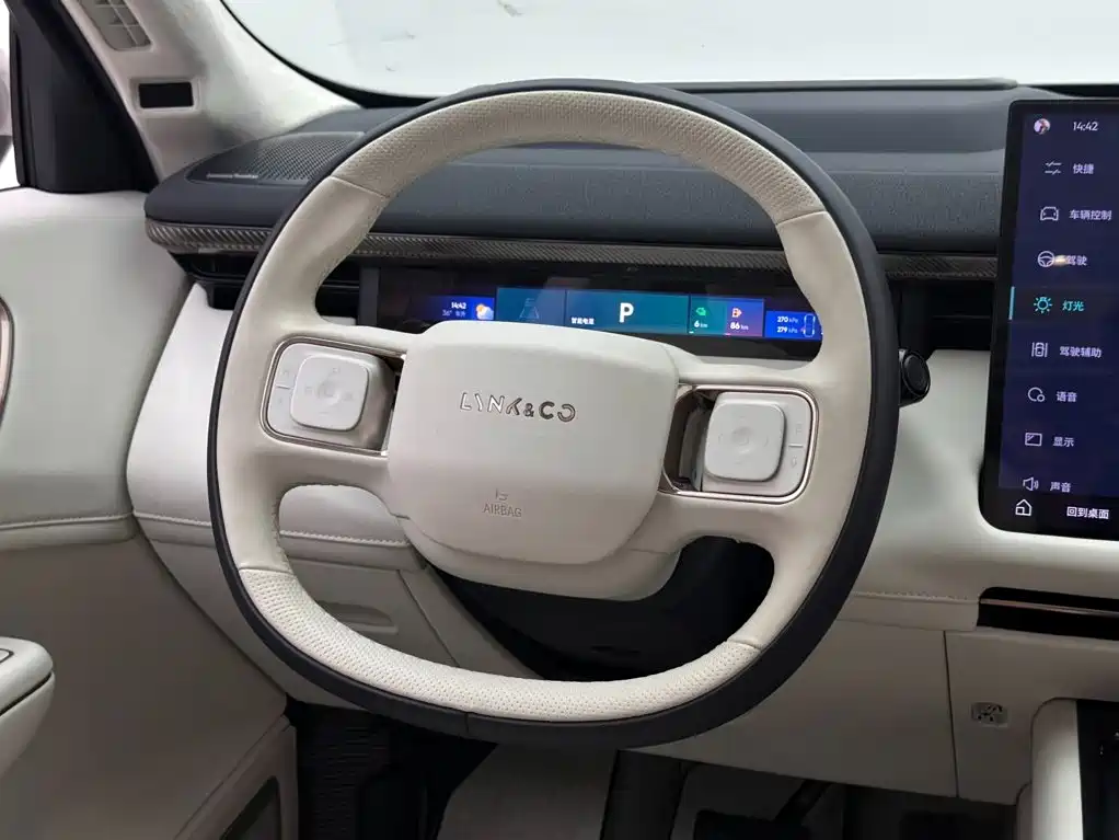 Lynk & Co 900 — миниатюра 12